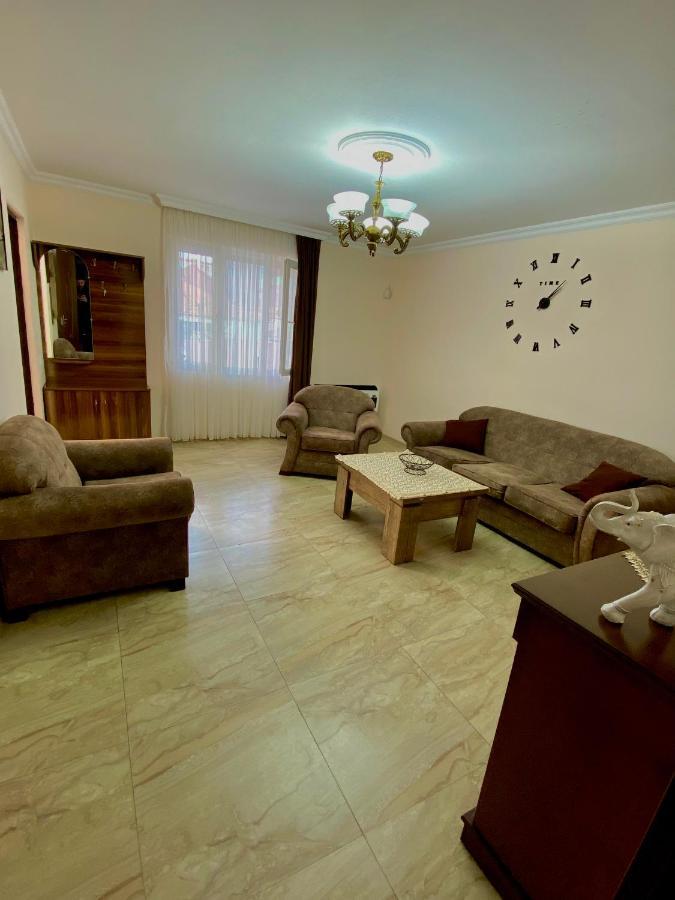 Family Home Батуми Экстерьер фото